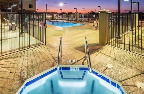 Chandler Condo | Outdoor Pool & Hot Tub. Free Breakfast. Great Location!