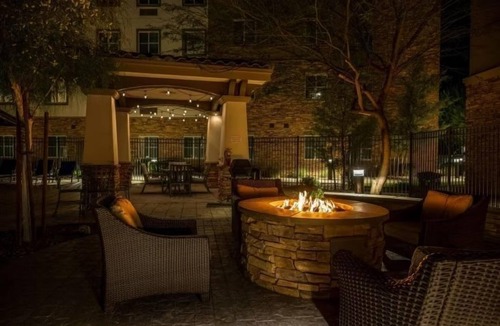 Gilbert Condo | Outdoor Pool, Hot Tub, Free Breakfast Buffet. Plan Your Next Trip Today!