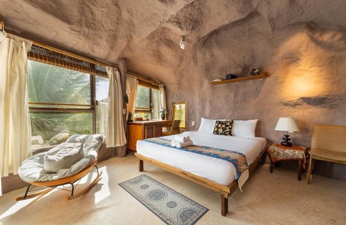East Ham Tien Beach House | OXY Cave Homestay Mũi Né