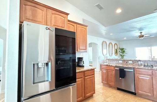 Sunridge Estates House | Palm House Getaway Long Stay Ready Medical Professionals