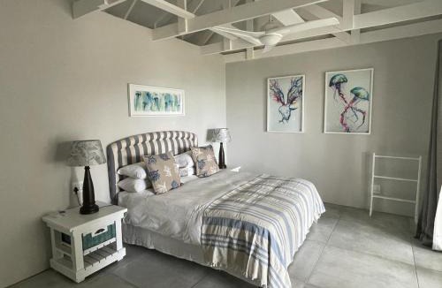 Southport House | Palm Sands Beach House - 22 sleeper