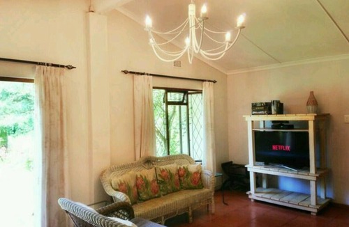 Kloof Cottage | Paperbark Cottage, perfectly situated in a beautiful garden