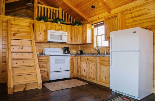 Livingston Cottage | Paradise Valley Cabin by Chico & Yellowstone Park!