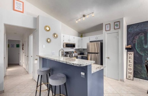 Paradise Valley Village House | Paradise Village rental house