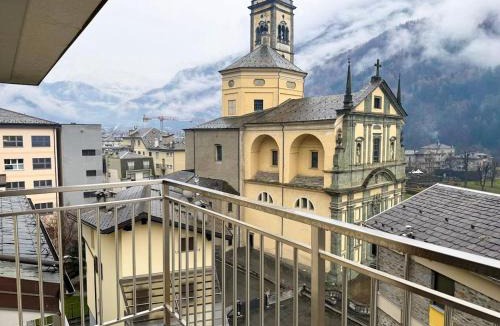 Valtellina Apartment | Paradiso di Grosio - mansarda con vista montagne