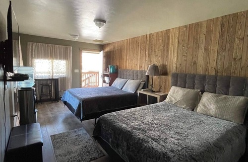Gardiner House | ParkWay Yellowstone Guest House room #2
