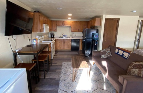 Gardiner Apartment | ParkWay Yellowstone Guest House Yellowstone Riverside studio #6
