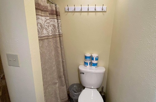 Gardiner Apartment | ParkWay Yellowstone Guest House Yellowstone Riverside studio #6