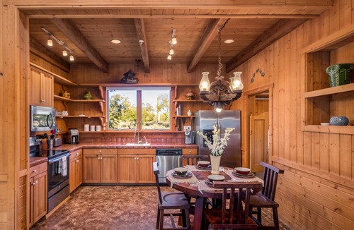 Pinnacle Peak Apartment | PARSONS VILLAS - Troon Cabin Casita | Breathtaking Views, Heated Pool, Putting Green, Horses!