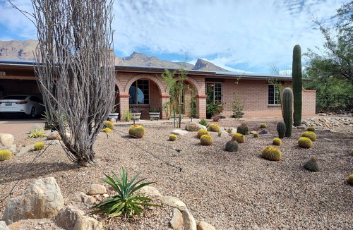 The Foothills House | Peaceful Catalina Foothills retreat w/stunning views close to hiking & shopping