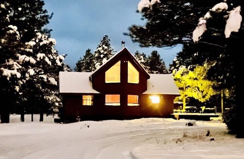 Flagstaff Cabin | Peaceful Pines Cabin -3 fenced acres, trails, slopes, downtown Flagstaff close!