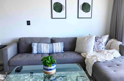 Hillhead Apartment | Pebble Beach Sea Views
