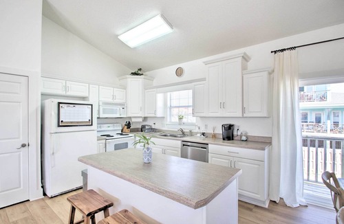 Toilla Segunda Cottage | Pensacola Beach Home: 1 Block to Beach Access