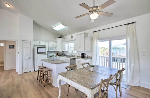 Toilla Segunda Cottage | Pensacola Beach Home: 1 Block to Beach Access