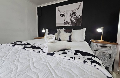 Kimberley Apartment | Perfect 2-bedroom apartment with AC in delightful Kimberley