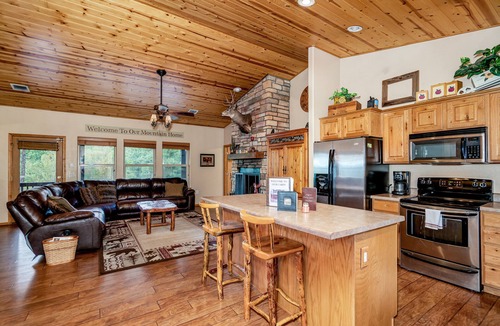 Show Low Cabin | PERFECT LOCATION! Walk to Nat Forest, Cozy & Cute, 4 Bedroom, Arcade + Vending