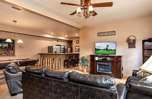 Show Low Cabin | PERFECT LOCATION! Walk to Nat Forest, Cozy & Cute, 4 Bedroom, Arcade + Vending