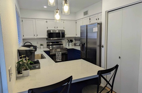 Mira Mesa House | Pet-Friendly 2BR Retreat King Suite Pool & Hot Tub Access Workspace
