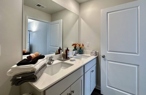 Sicklerville House | Pet-friendly, 6+ guest, events allowed 3bedroom, 2.5 bath,5 beds!!!!!!