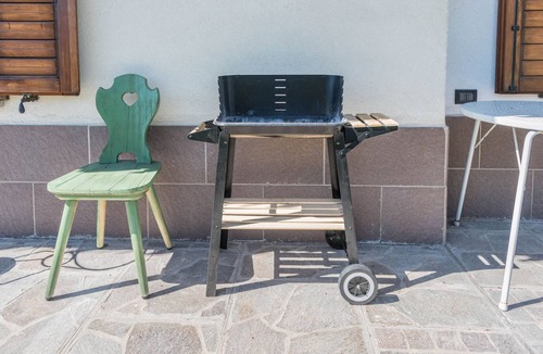 Baselga di Pine Apartment | Pet-Friendly Apartment 'Tra i Due Laghi' with Lake View & Terrace