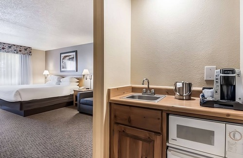 Palm Valley Hotel | Pet-friendly at Red Lion Inn & Suites Goodyear Phoenix! FREE Parking!
