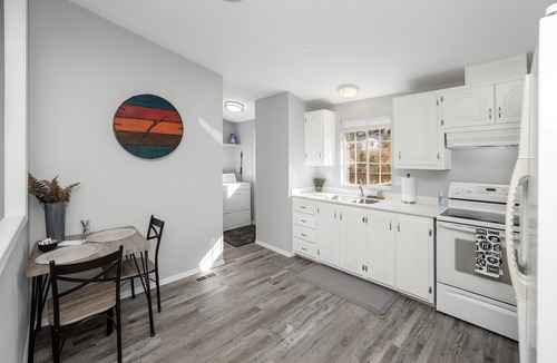 Diamond Valley Cabin | Pet-Friendly. Fully fenced yard