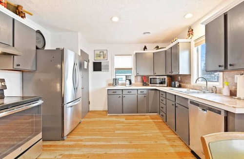 Central - Terry House | Pet Friendly Multi-Family with Hot tub & Sauna