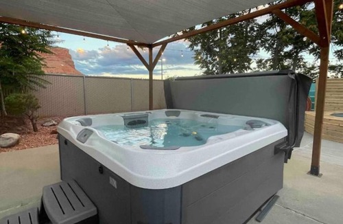 Kanab Hotel | Pet-Friendly Near Zion & Hot Tub in Downtown Kanab