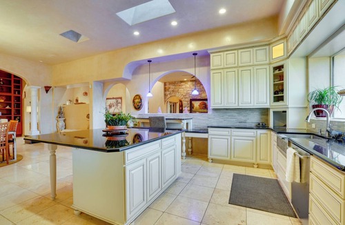 Houghton Cottage | Pet-friendly Tucson Vacation Rental w/Huge Yard!