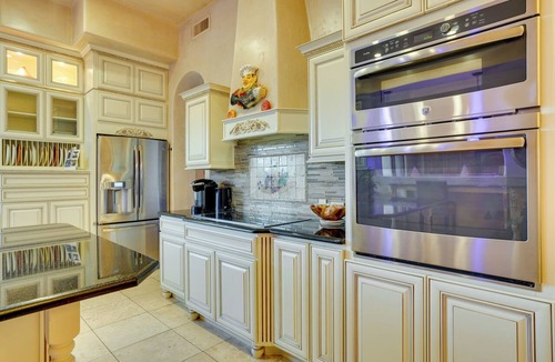Houghton Cottage | Pet-friendly Tucson Vacation Rental w/Huge Yard!
