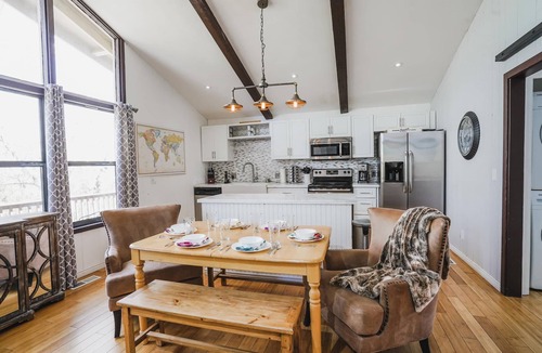 Flagstaff Condo | Pet friendly/walk to restaurant/bar and golf