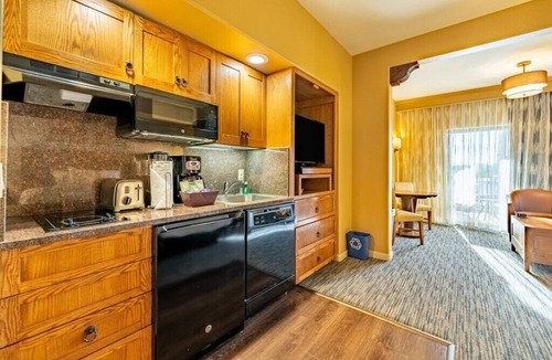 South Mountain Apartment | Phoenix | Golf Getaway | Pool & Fairway Views