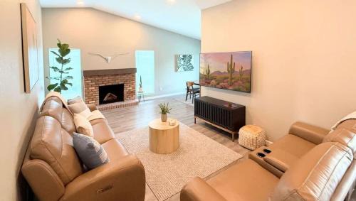 North Mountain House | Phoenix Retreat Family Pool Fire Pit Golf