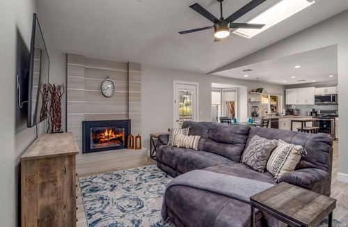 Roadrunner Estates East House | PHX Scottsdale Oasis 4BR Private Pool Hot Tub Resort-Style Patio Shop Dine Golf