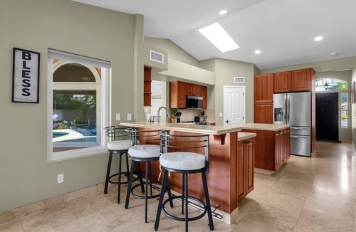 Mesa House | Pickleball, Pool, Hot tub, Firepit, Mini-putt, 5 BRs, Sleeps up to 15! Luxury