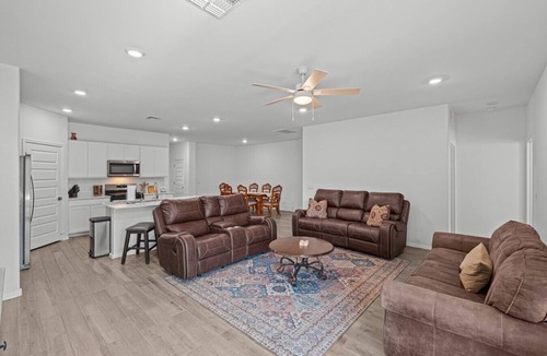 Tucson House | Picturesque 5 bedroom with Mountain Views