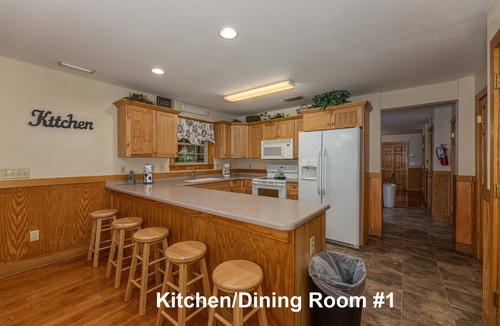 Pigeon Forge Villa | Pigeon Forge 132 - Eight Bedroom Villa, Sleeps 28