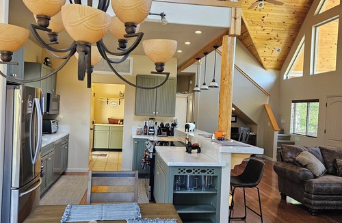 Pinetop House | Pinetop, Arizona 4 bdrm Beauty. Updated and cozy.