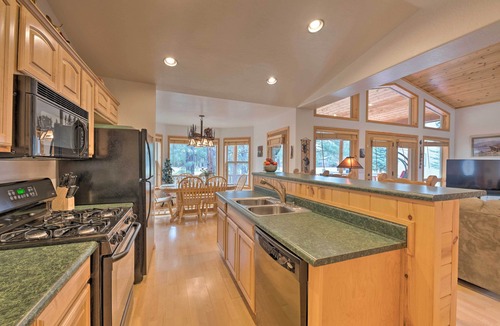 Pinetop House | Pinetop Golf Course Home: Furnished Deck & Views!