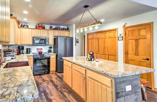 Pinetop Cottage | Pinetop Retreat w/Fire Pit & Game Room!