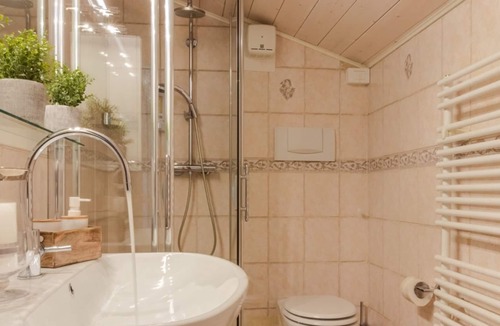 Giustino Apartment | PINZOLO THREE - ROOM APARTMENT WITH WIFI AND TWO BATHROOM