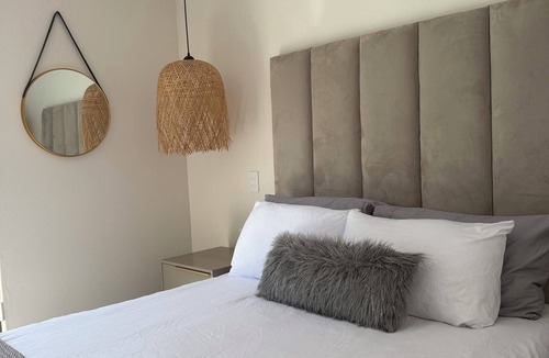 Newcastle Apartment | Poolside Studio Apartment