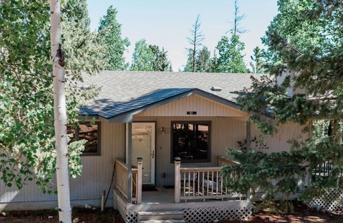 Spring Valley House | Popular Mountain Lodge among aspen trees! Hot tub!