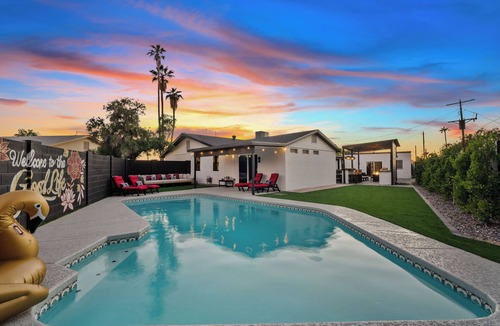 Cox Heights House | POSH Scottsdale -Large Group HQ- Heated Pool, Hot Tub, Outdoor Bar & Jazz Lounge