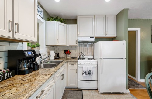 Mountain Club Cabin | Prescott Pine Mtn Cabin Vacation Rental | 1-BR in Pine Forest | 2Mi to Whisky Row Sleeps 6