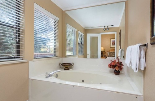 Flagstaff Resort | Price drop, 2-bedroom 2 bath resort with full kitchen, W/D pool, spa & much more