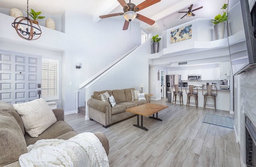 Paradise Valley Village Condo | Private condo near Mayo Clinic with garage, patio, office, and pool access.