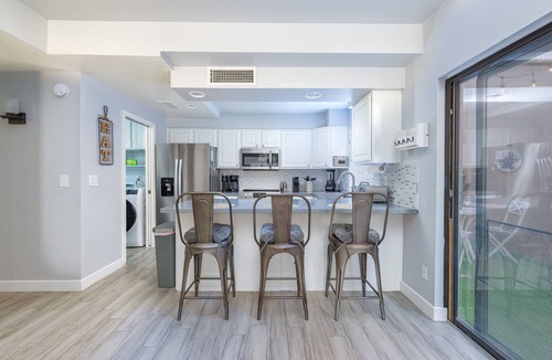 Paradise Valley Village Condo | Private condo near Mayo Clinic with garage, patio, office, and pool access.