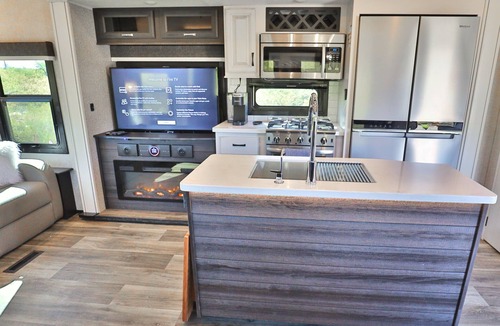 Tanque Verde House | Private Luxurious RV nestled at the base of majestic Mount Lemmon