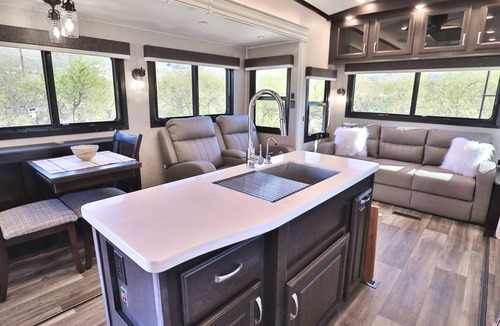 Tanque Verde House | Private Luxurious RV nestled at the base of majestic Mount Lemmon